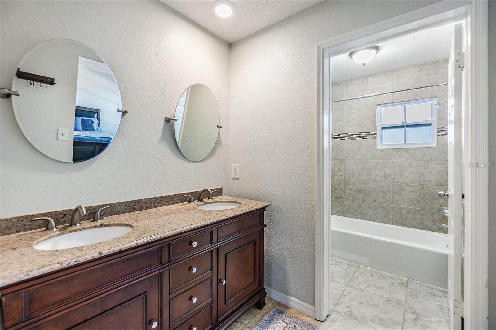 Image 12 of 25 For 701 Poinsettia Road 306