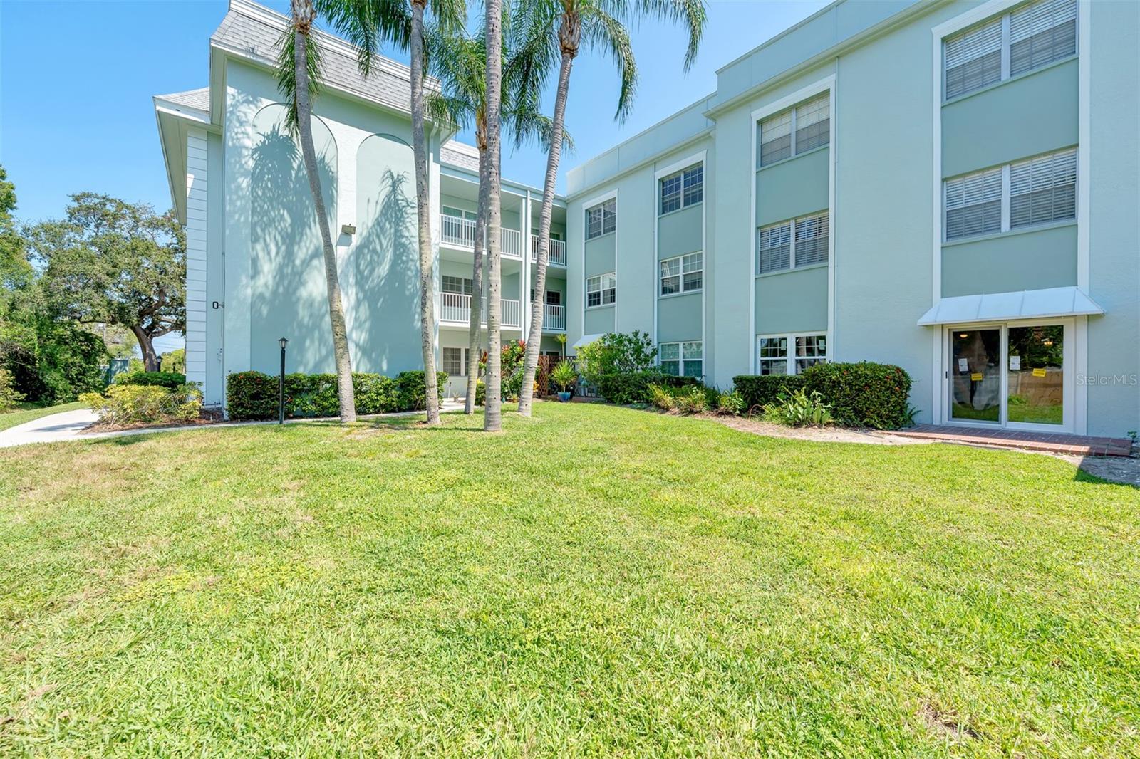 Image 21 of 25 For 701 Poinsettia Road 306