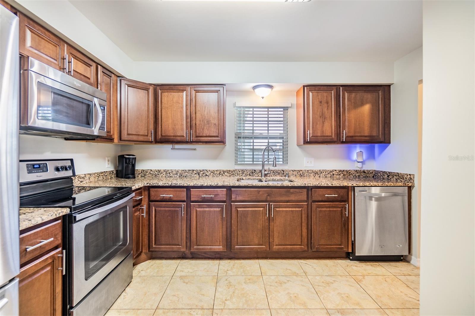 Image 5 of 25 For 701 Poinsettia Road 306