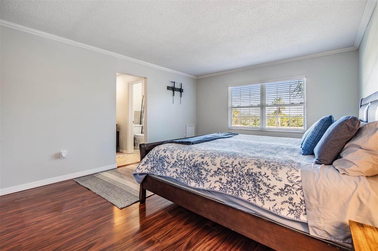 Image 9 of 25 For 701 Poinsettia Road 306