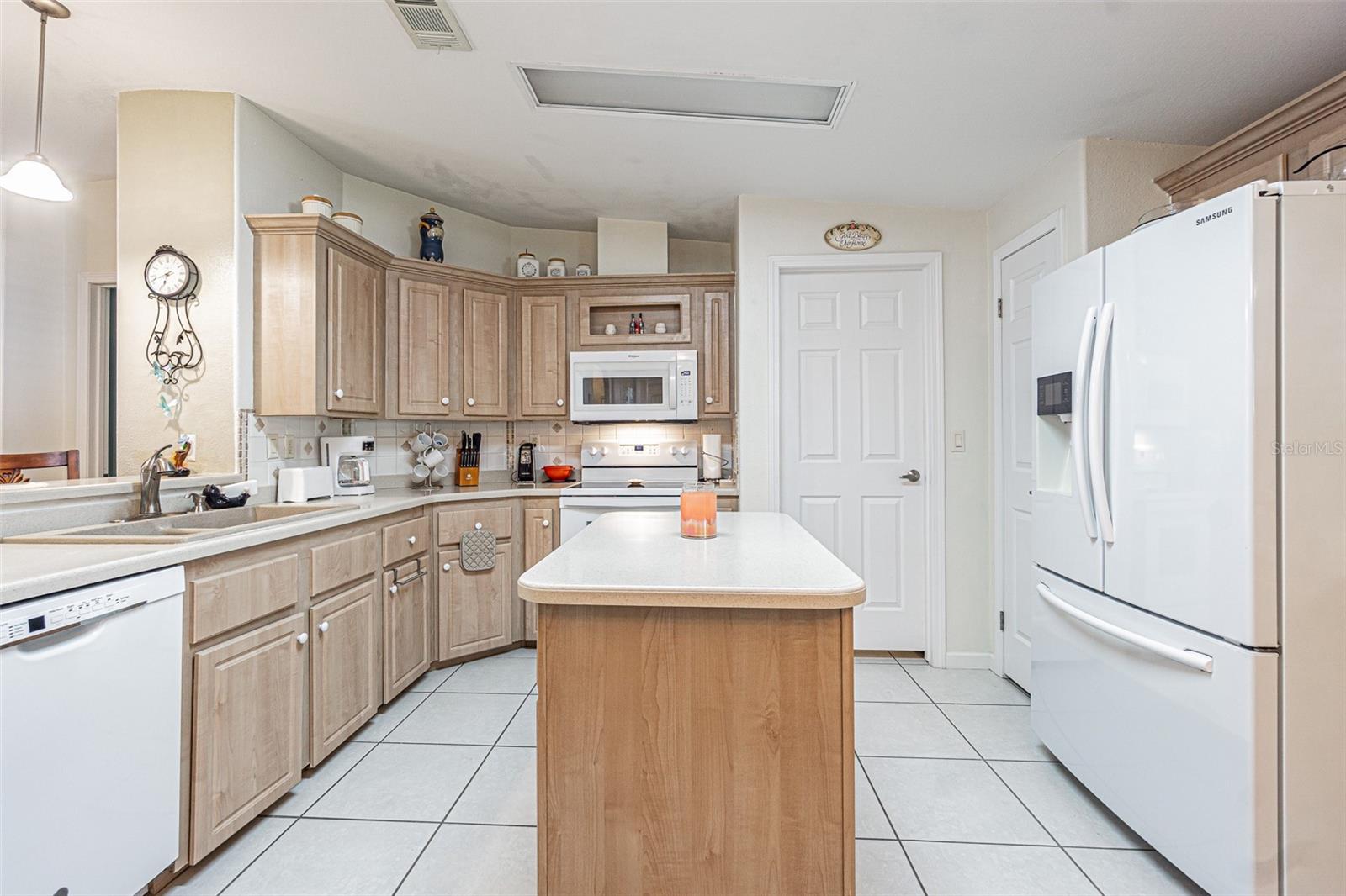 Image 27 of 58 For 37349 Gill Avenue