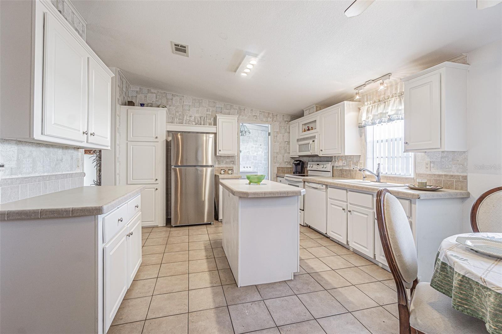 Image 16 of 50 For 37627 Lorena Avenue