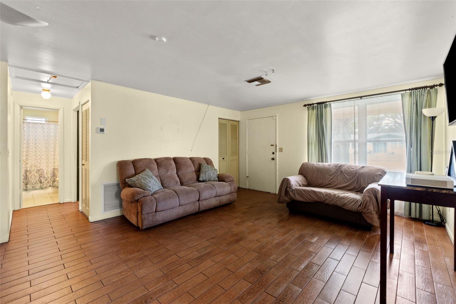 Image 14 of 34 For 9658 Bayside Court