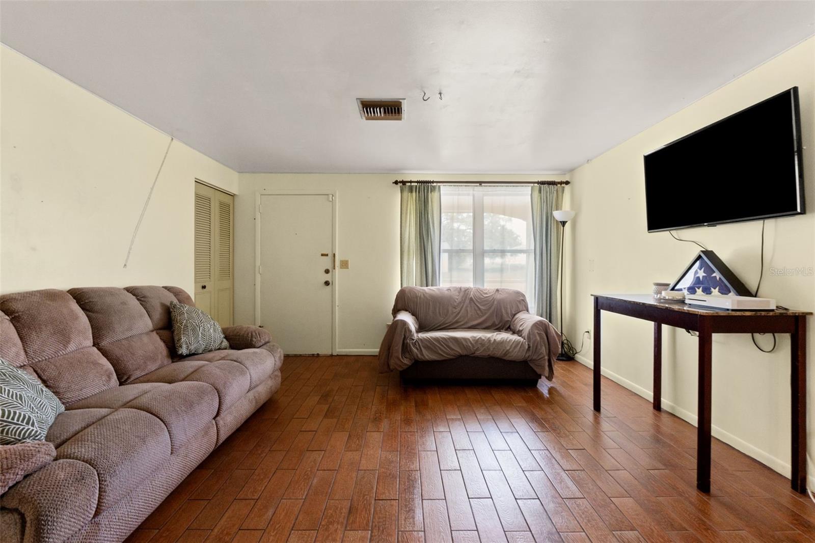 Image 16 of 34 For 9658 Bayside Court