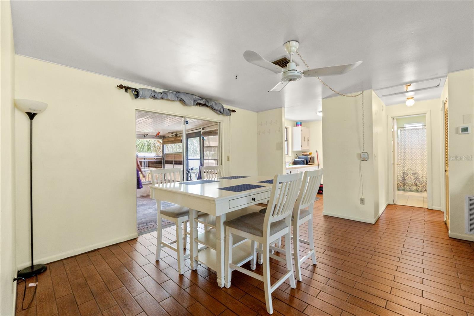 Image 18 of 34 For 9658 Bayside Court