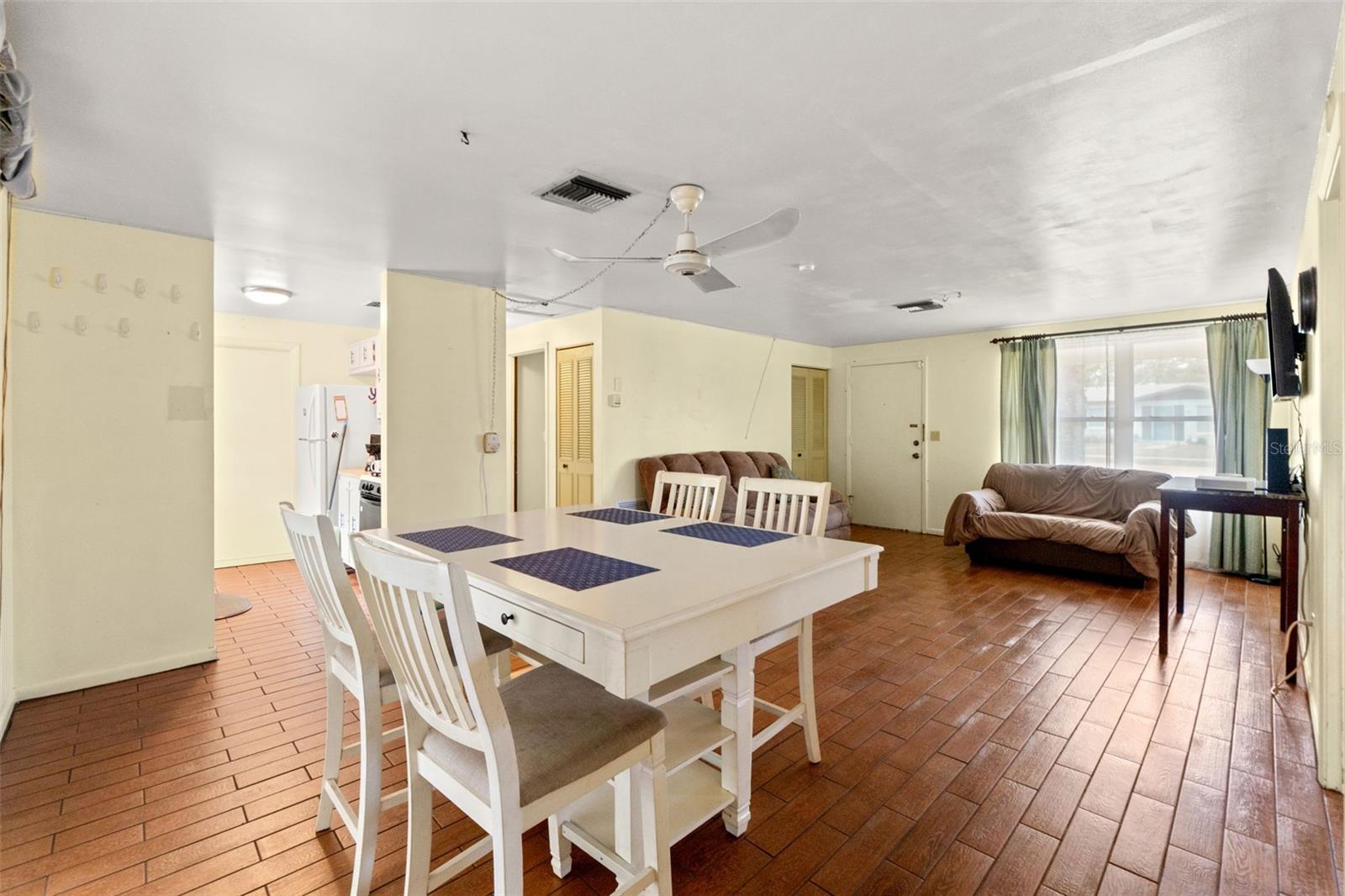 Image 19 of 34 For 9658 Bayside Court