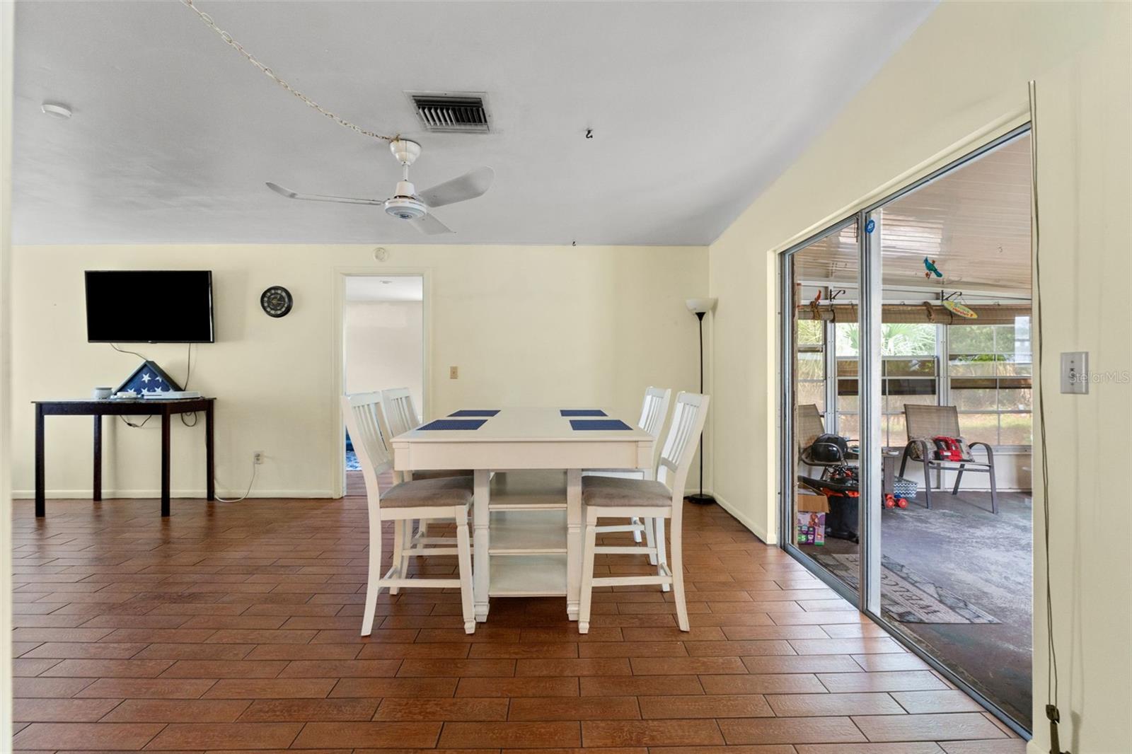 Image 21 of 34 For 9658 Bayside Court