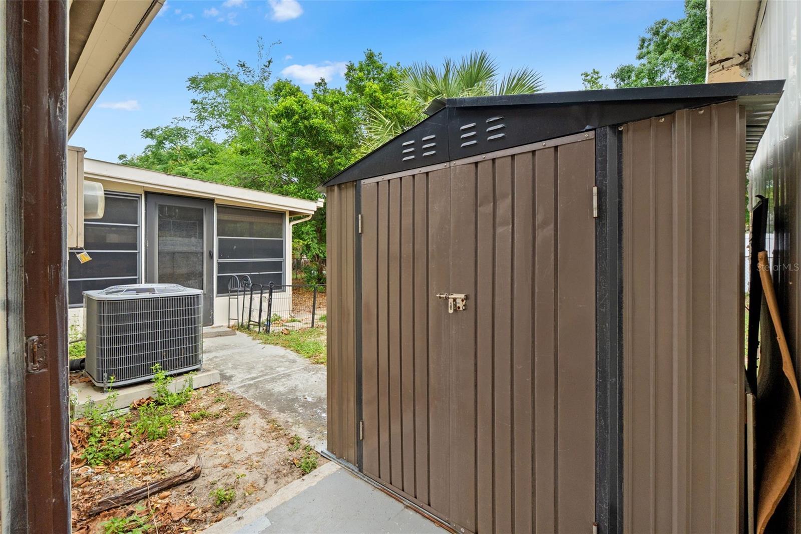 Image 6 of 34 For 9658 Bayside Court