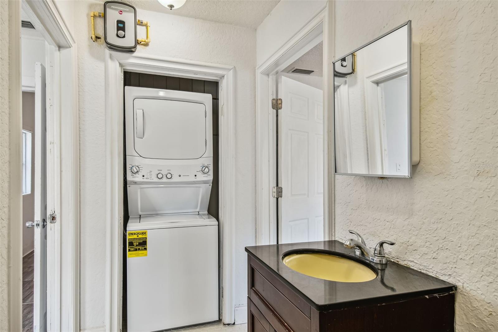 Image 42 of 73 For 1913 Lemon Street