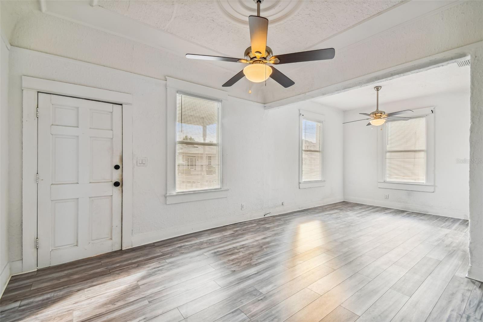 Image 5 of 73 For 1913 Lemon Street