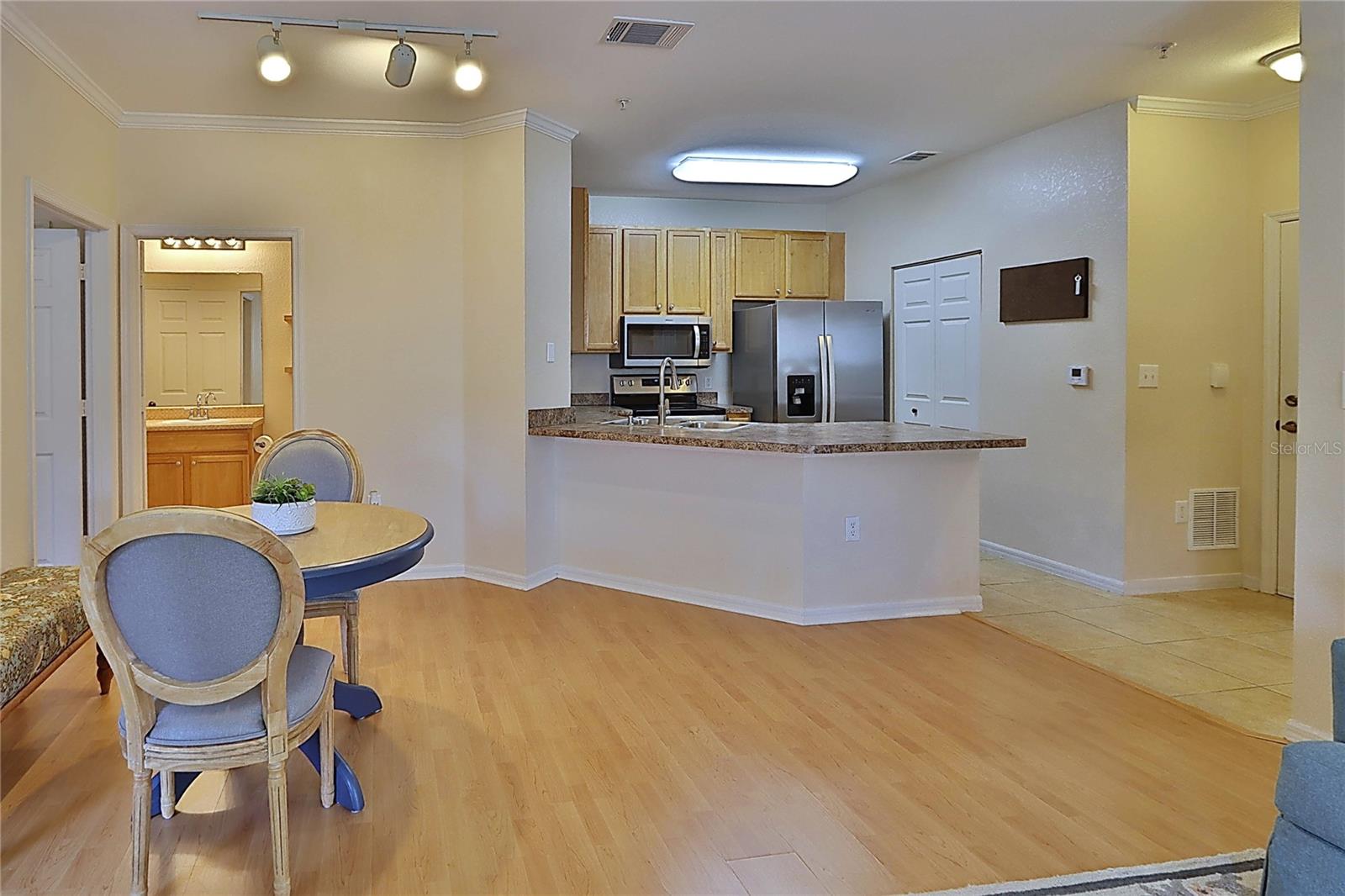 Image 7 of 40 For 2407 Courtney Meadows Court 103