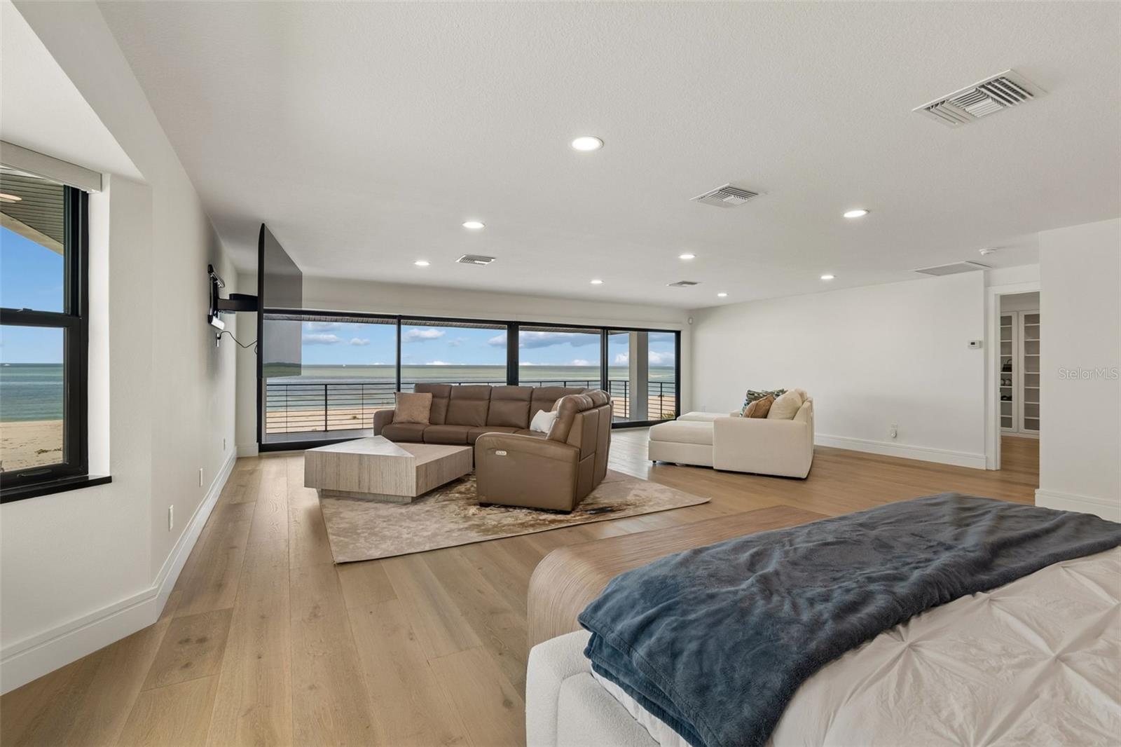 Image 36 of 100 For 930 Eldorado Avenue