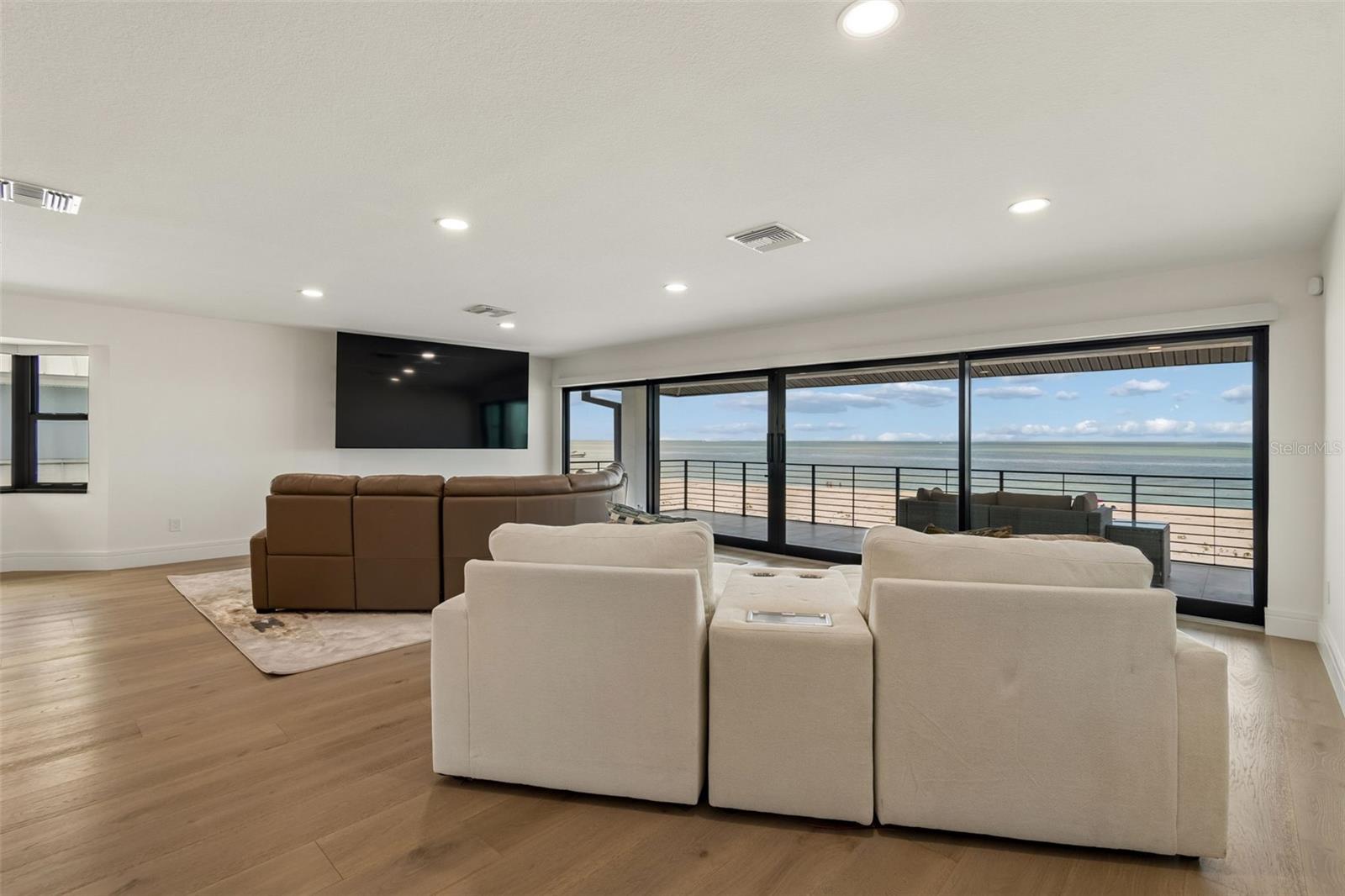 Image 37 of 100 For 930 Eldorado Avenue