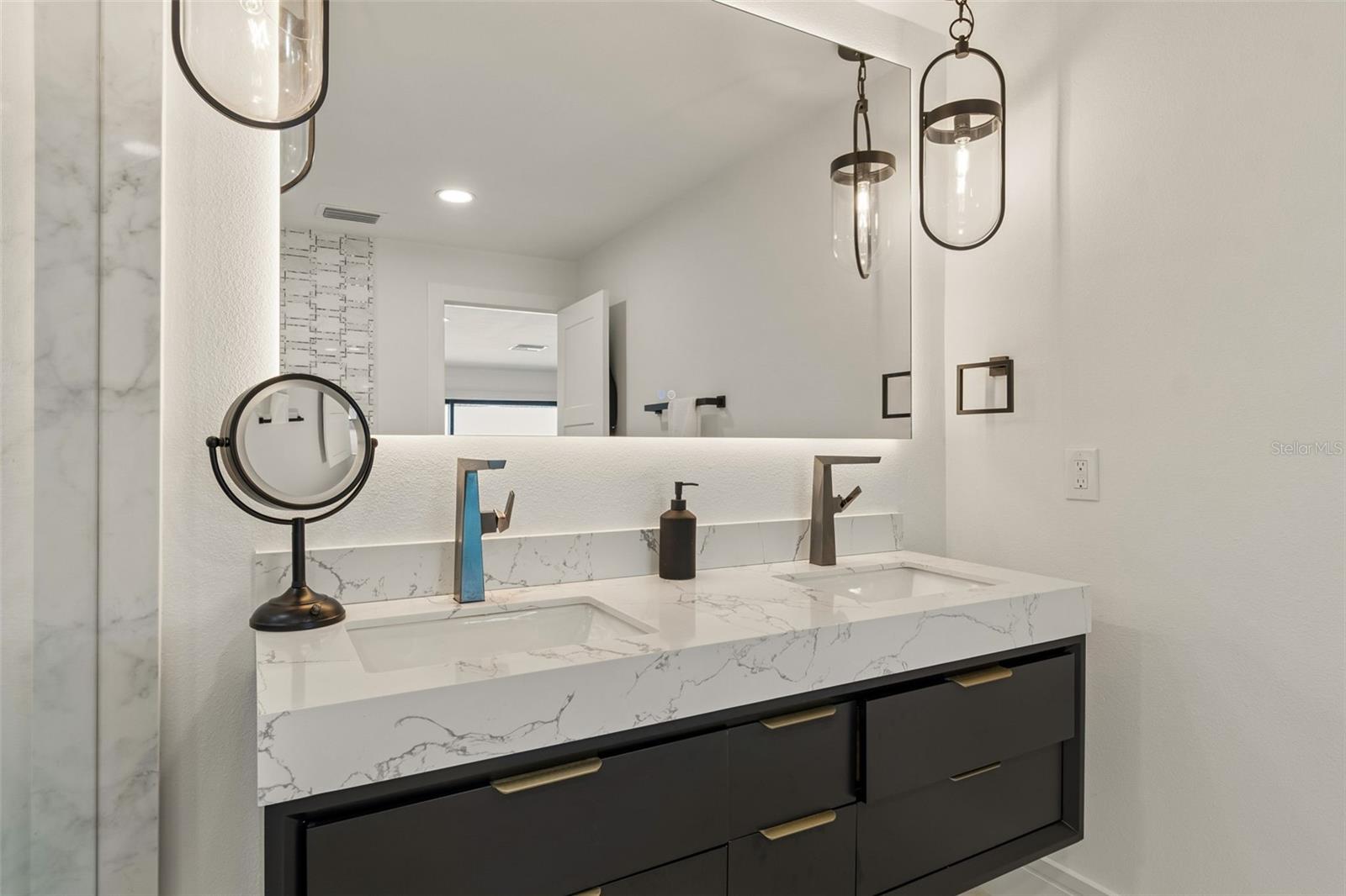 Image 43 of 100 For 930 Eldorado Avenue