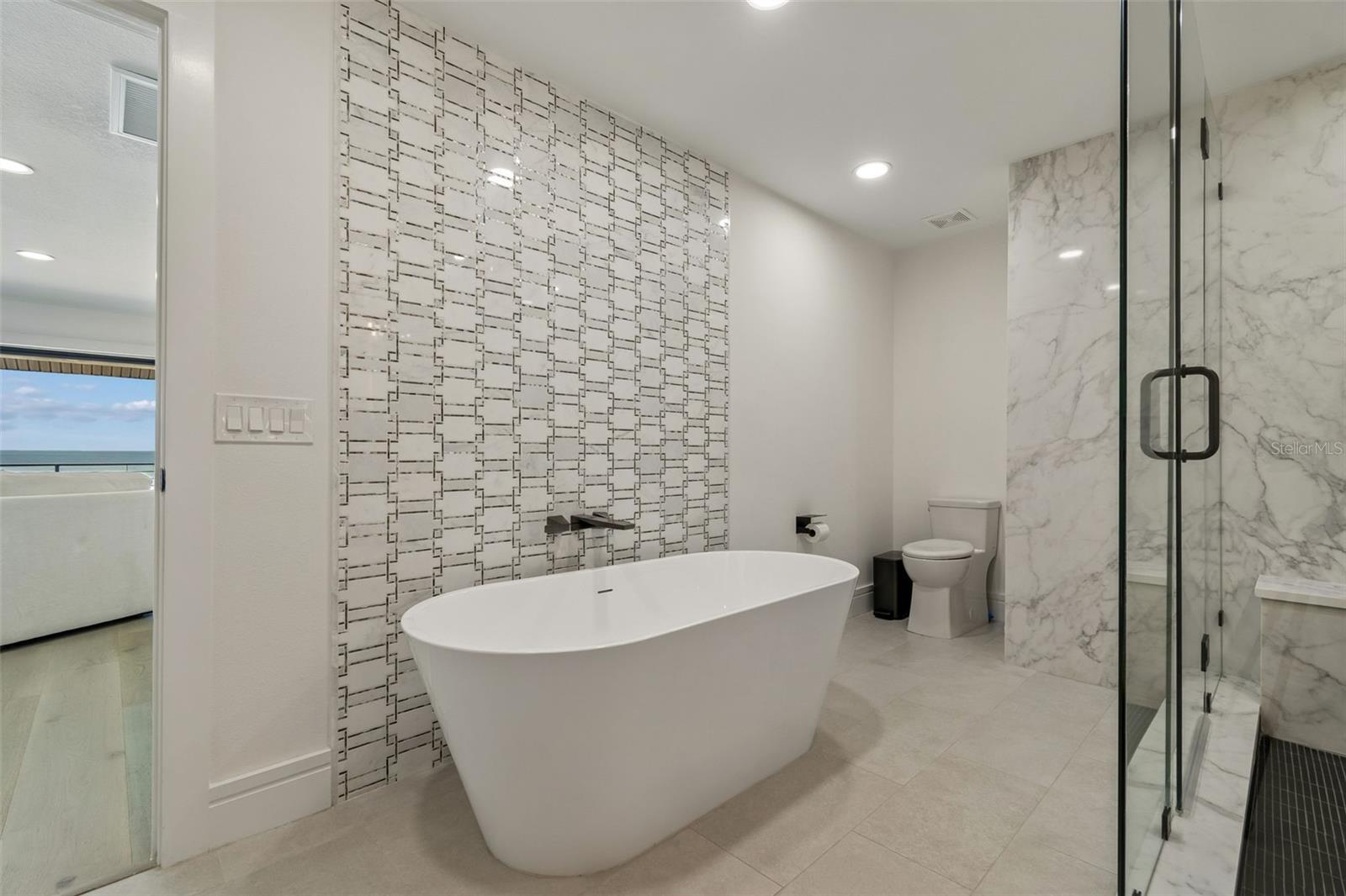 Image 44 of 100 For 930 Eldorado Avenue