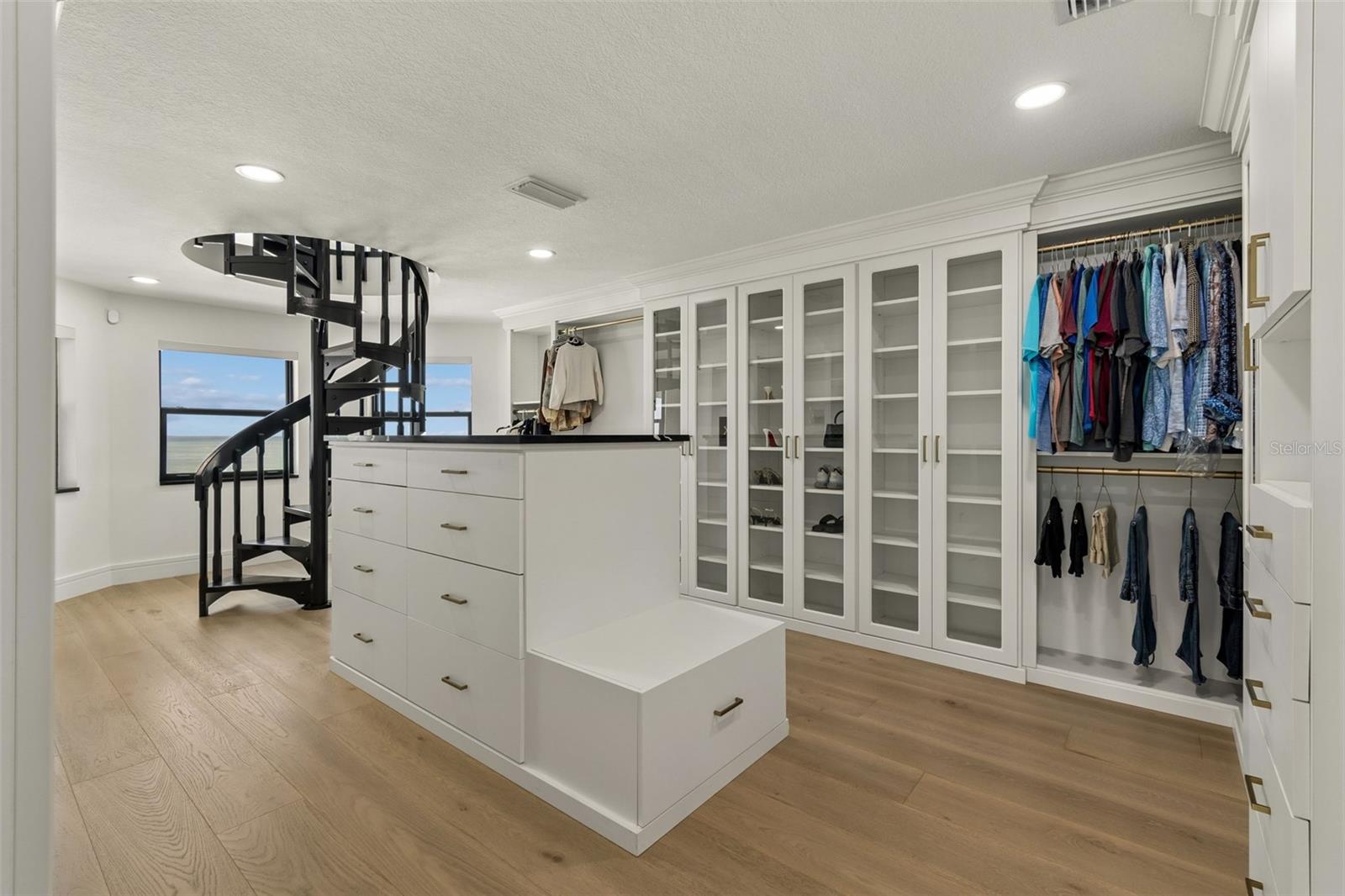 Image 53 of 100 For 930 Eldorado Avenue