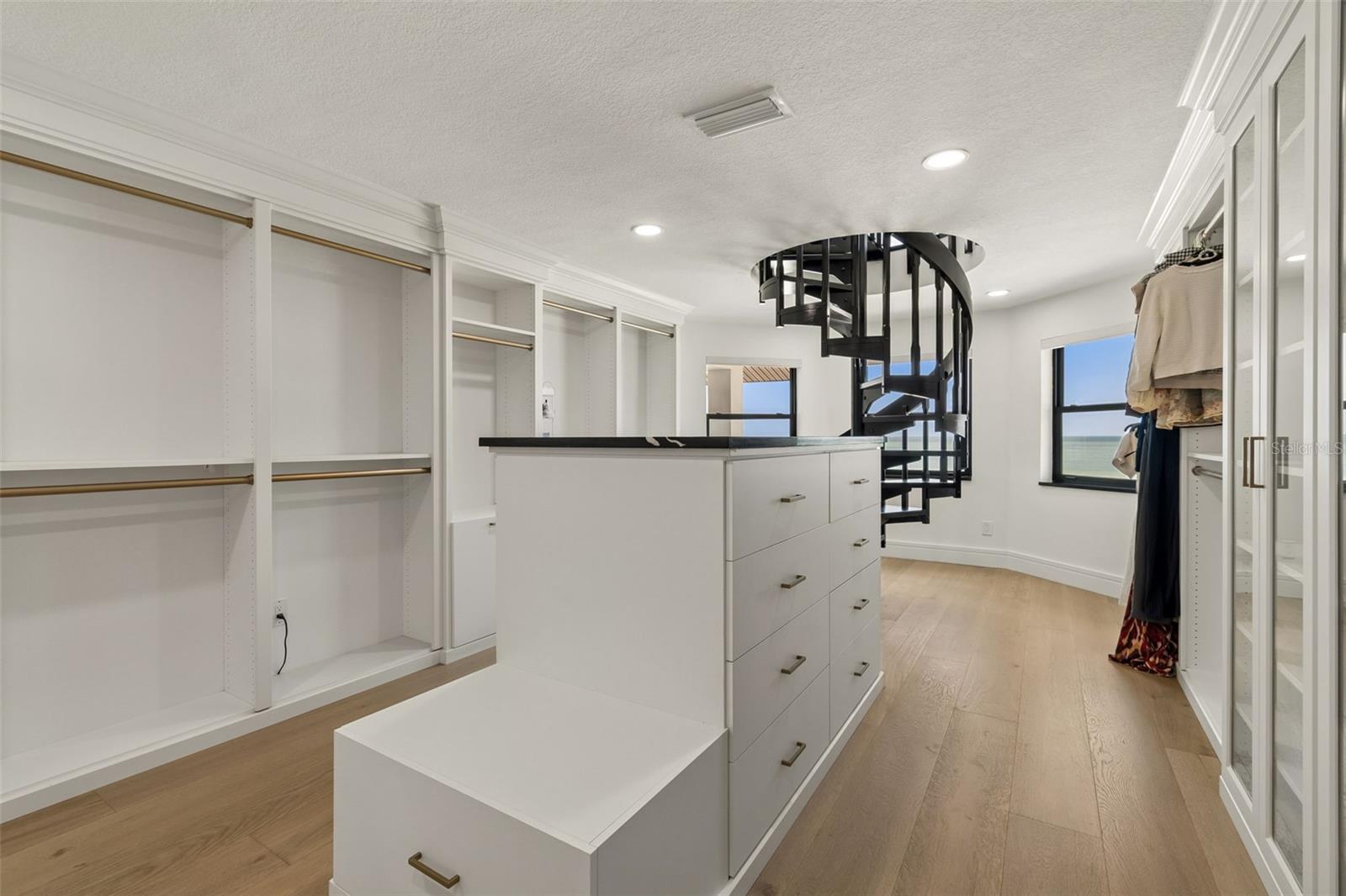 Image 54 of 100 For 930 Eldorado Avenue