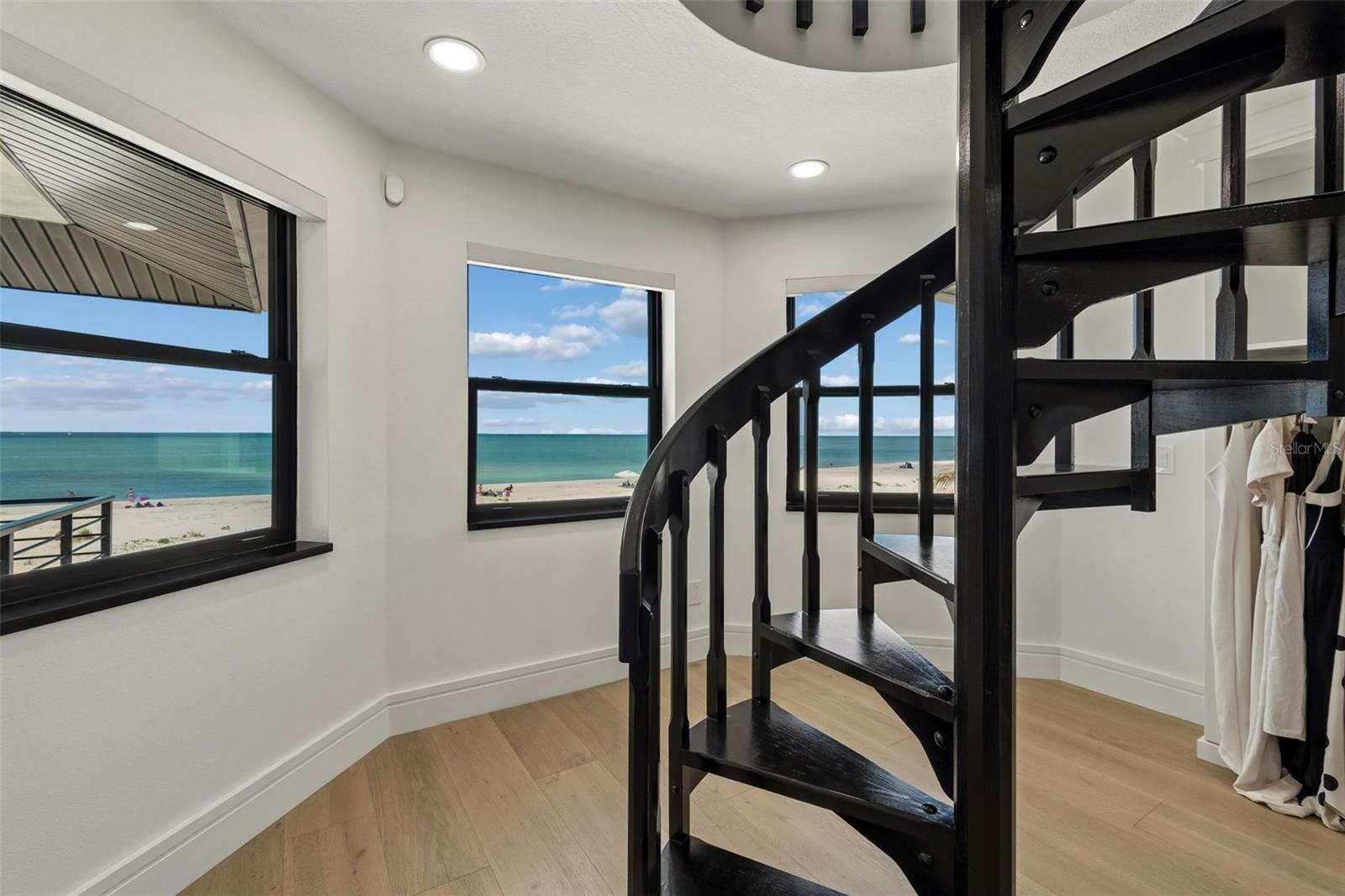 Image 56 of 100 For 930 Eldorado Avenue