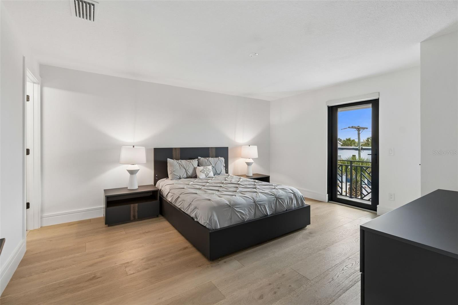 Image 64 of 100 For 930 Eldorado Avenue