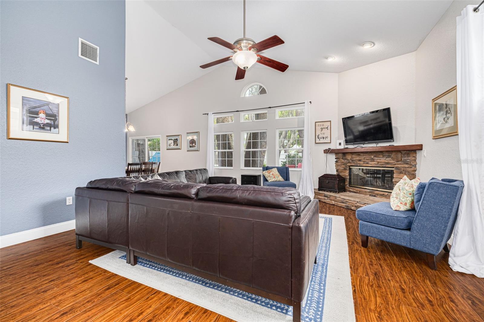 Image 7 of 42 For 901 Virginia Avenue