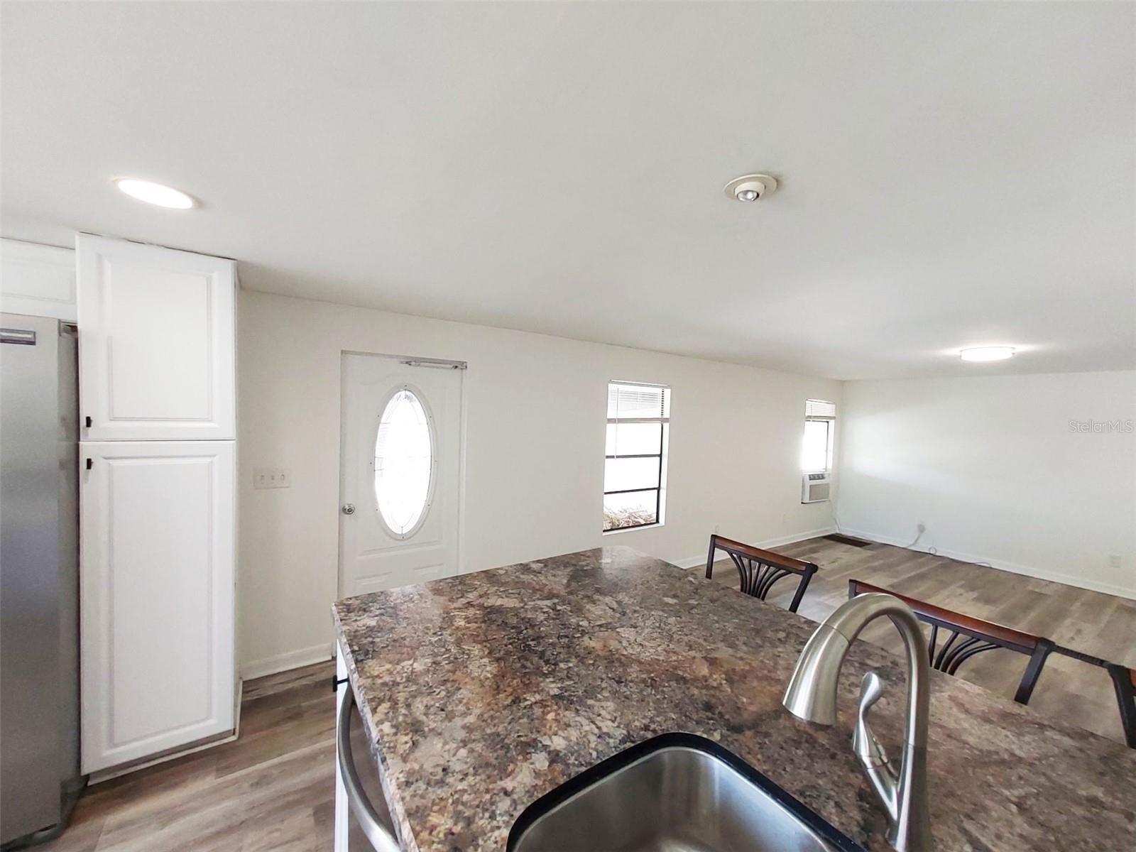 Image 10 of 30 For 302 52nd Avenue Terrace E