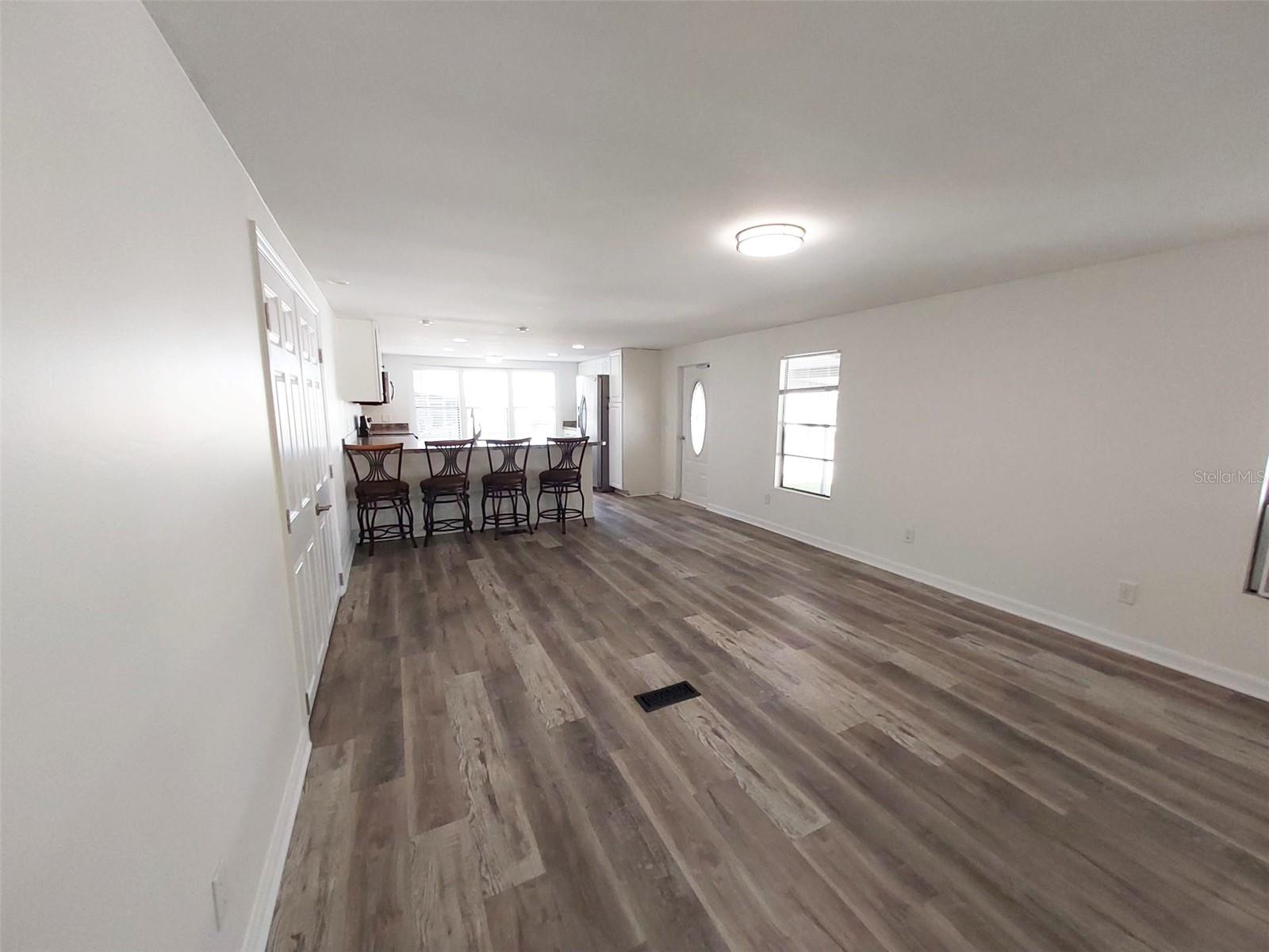 Image 11 of 30 For 302 52nd Avenue Terrace E