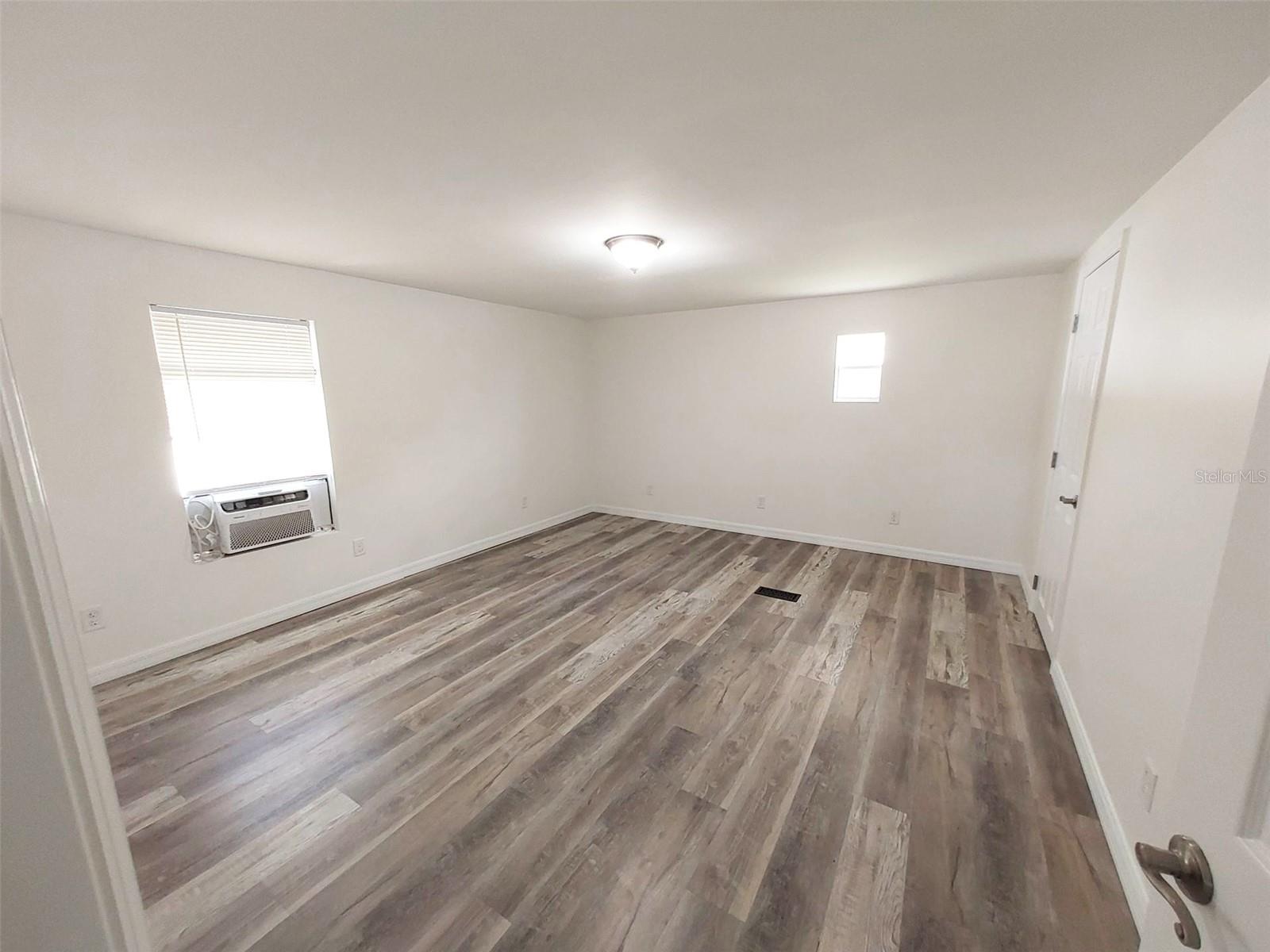 Image 13 of 30 For 302 52nd Avenue Terrace E