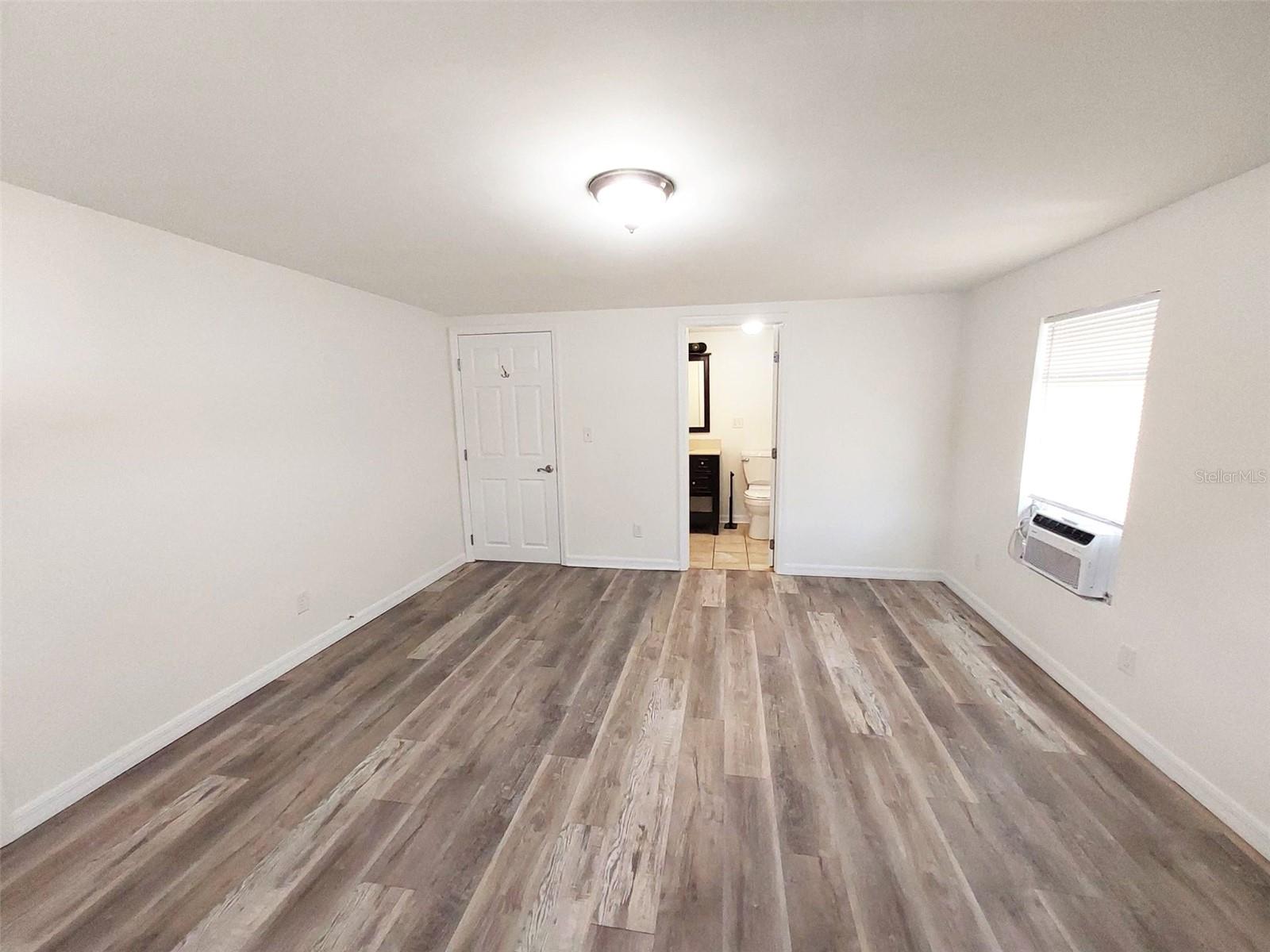 Image 17 of 30 For 302 52nd Avenue Terrace E