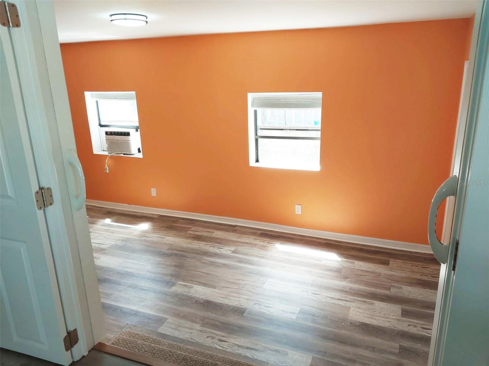 Image 18 of 30 For 302 52nd Avenue Terrace E