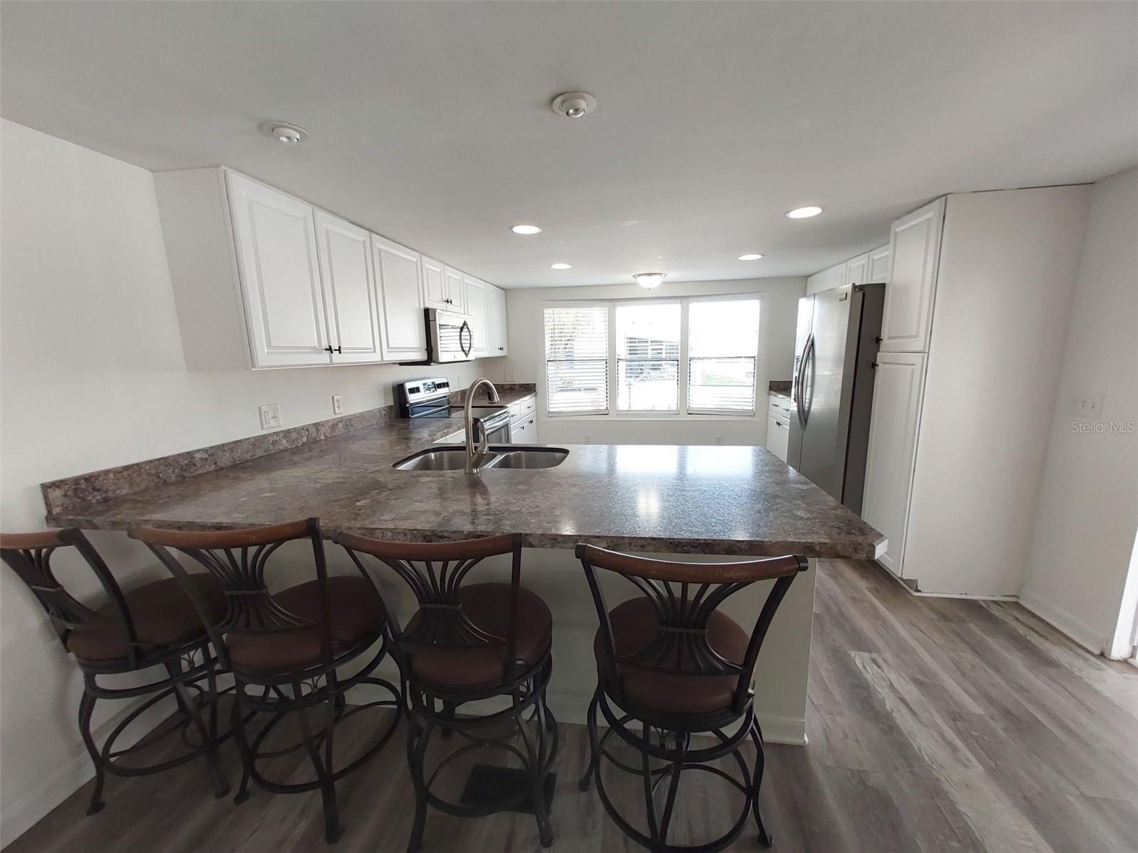 Image 6 of 30 For 302 52nd Avenue Terrace E