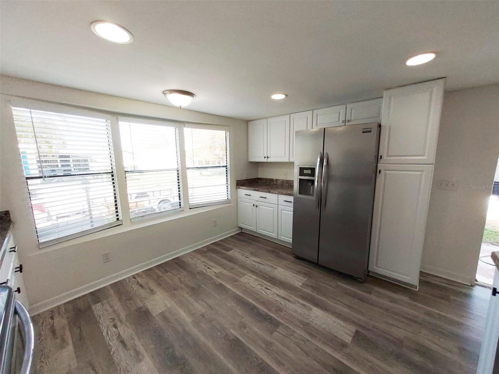 Image 7 of 30 For 302 52nd Avenue Terrace E