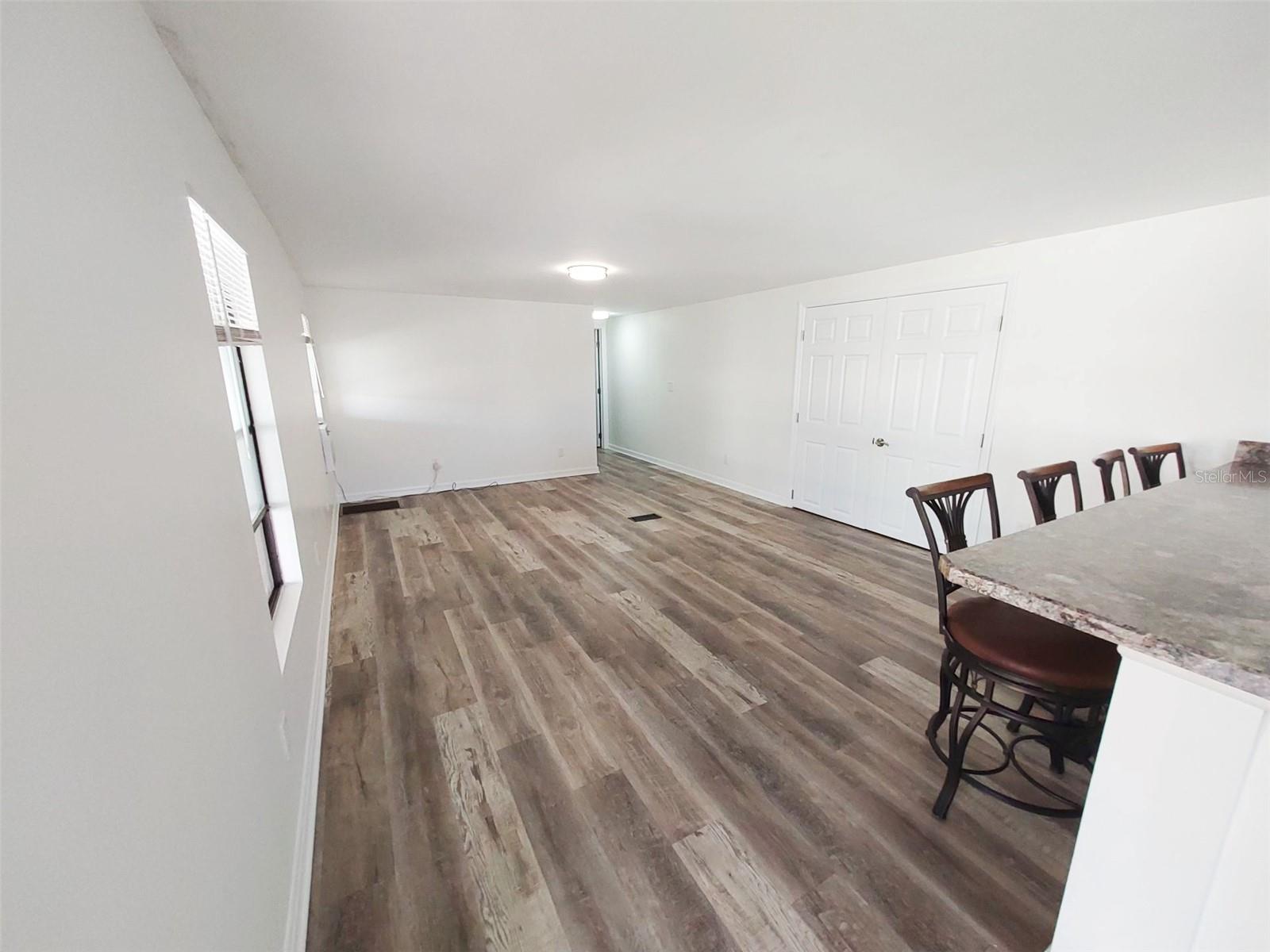 Image 9 of 30 For 302 52nd Avenue Terrace E