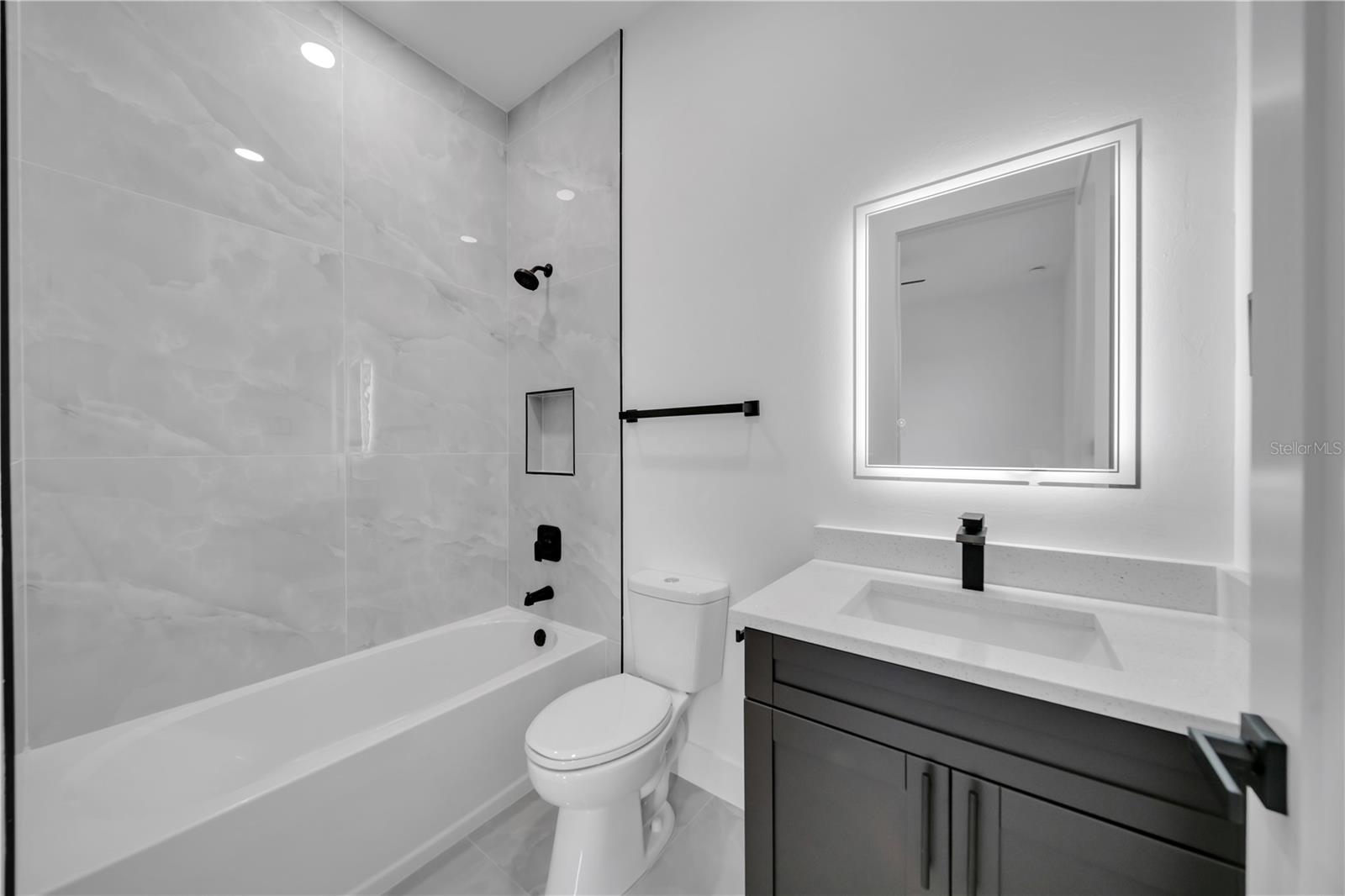 Image 16 of 42 For 2720 Santa Barbara Boulevard N