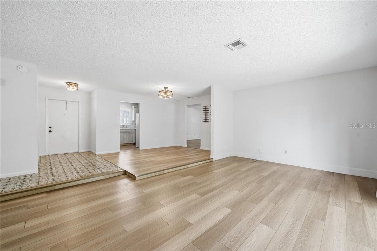 Image 11 of 44 For 11875 90th Avenue