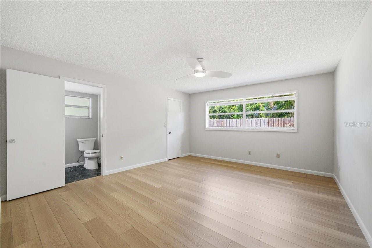 Image 25 of 44 For 11875 90th Avenue