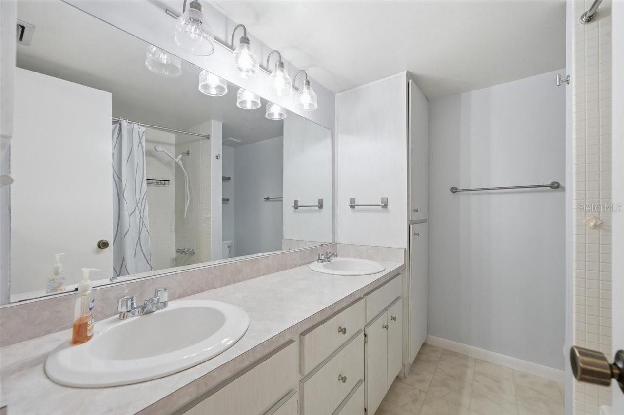 Image 32 of 44 For 11875 90th Avenue