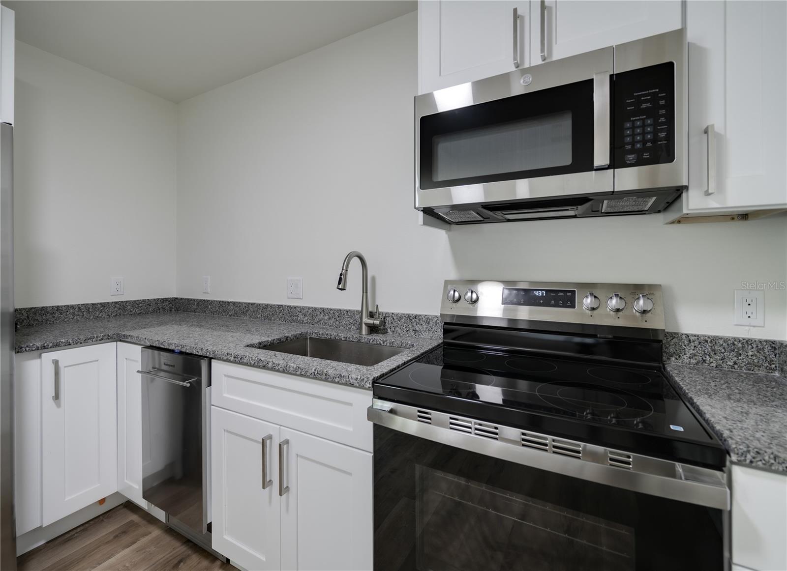 Image 3 of 18 For 767 1-2 19th Avenue S