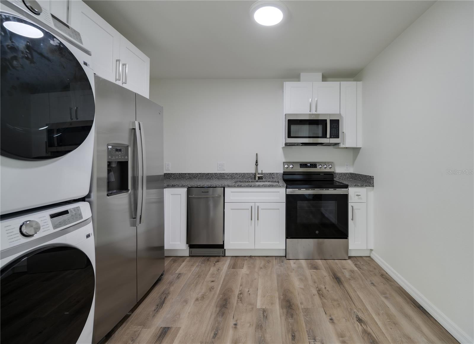 Image 8 of 18 For 767 1-2 19th Avenue S