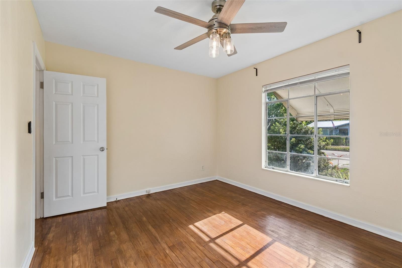 Image 21 of 30 For 1101 27th Street N