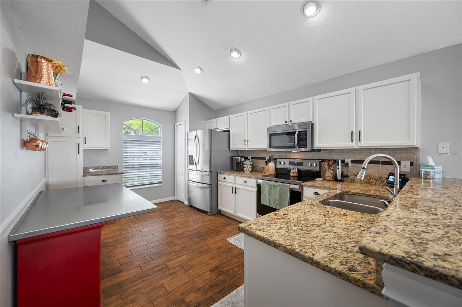 Image 8 of 41 For 10031 Creek Bluff Drive