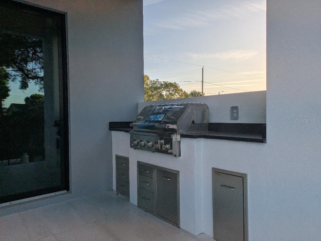 Image 7 of 20 For 4426 Euclid Avenue