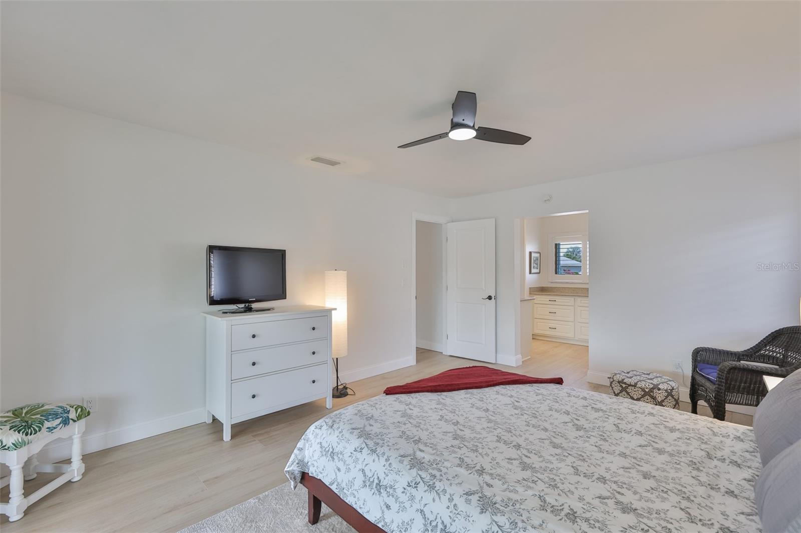 Image 18 of 51 For 2003 Wedge Court