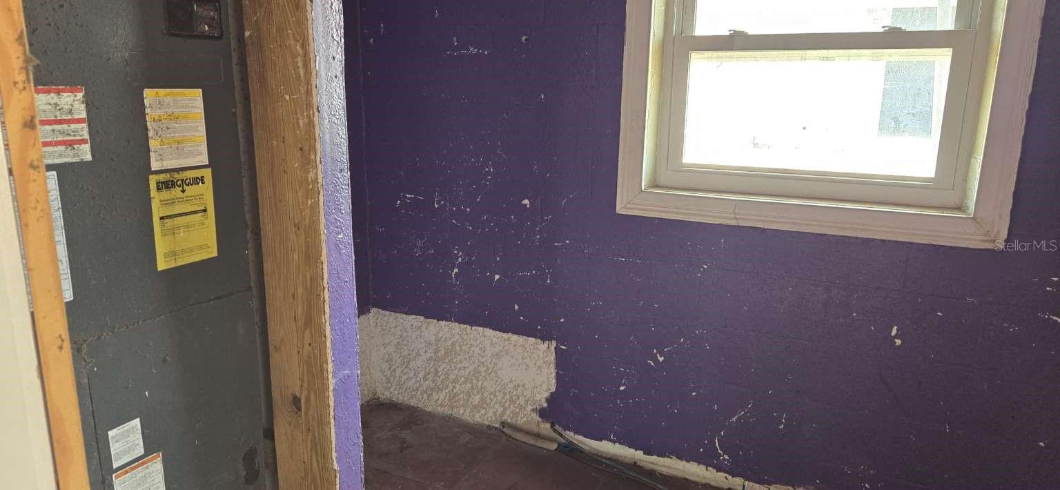 Image 11 of 14 For 833 Sherwood Drive