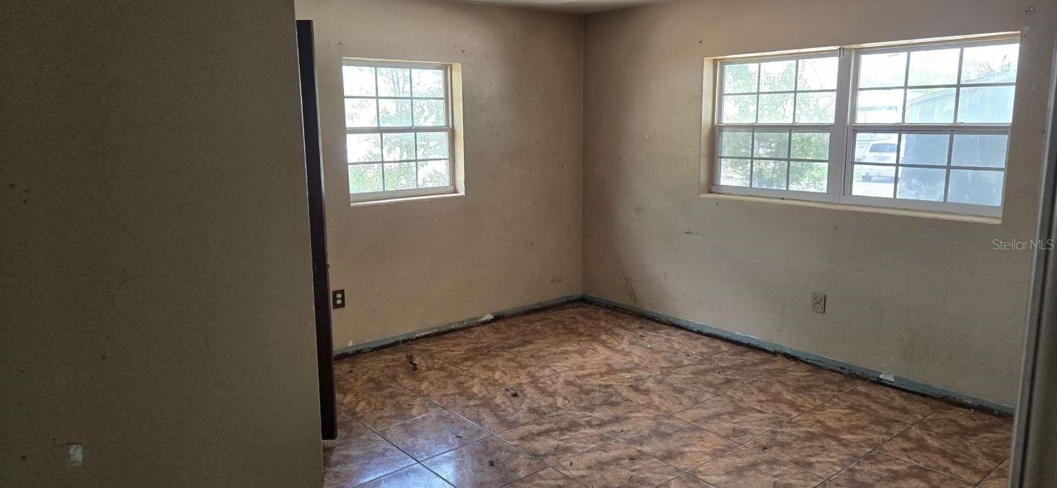 Image 12 of 14 For 833 Sherwood Drive