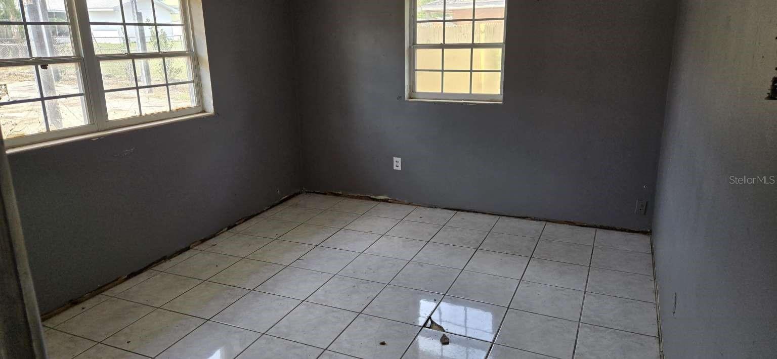 Image 14 of 14 For 833 Sherwood Drive