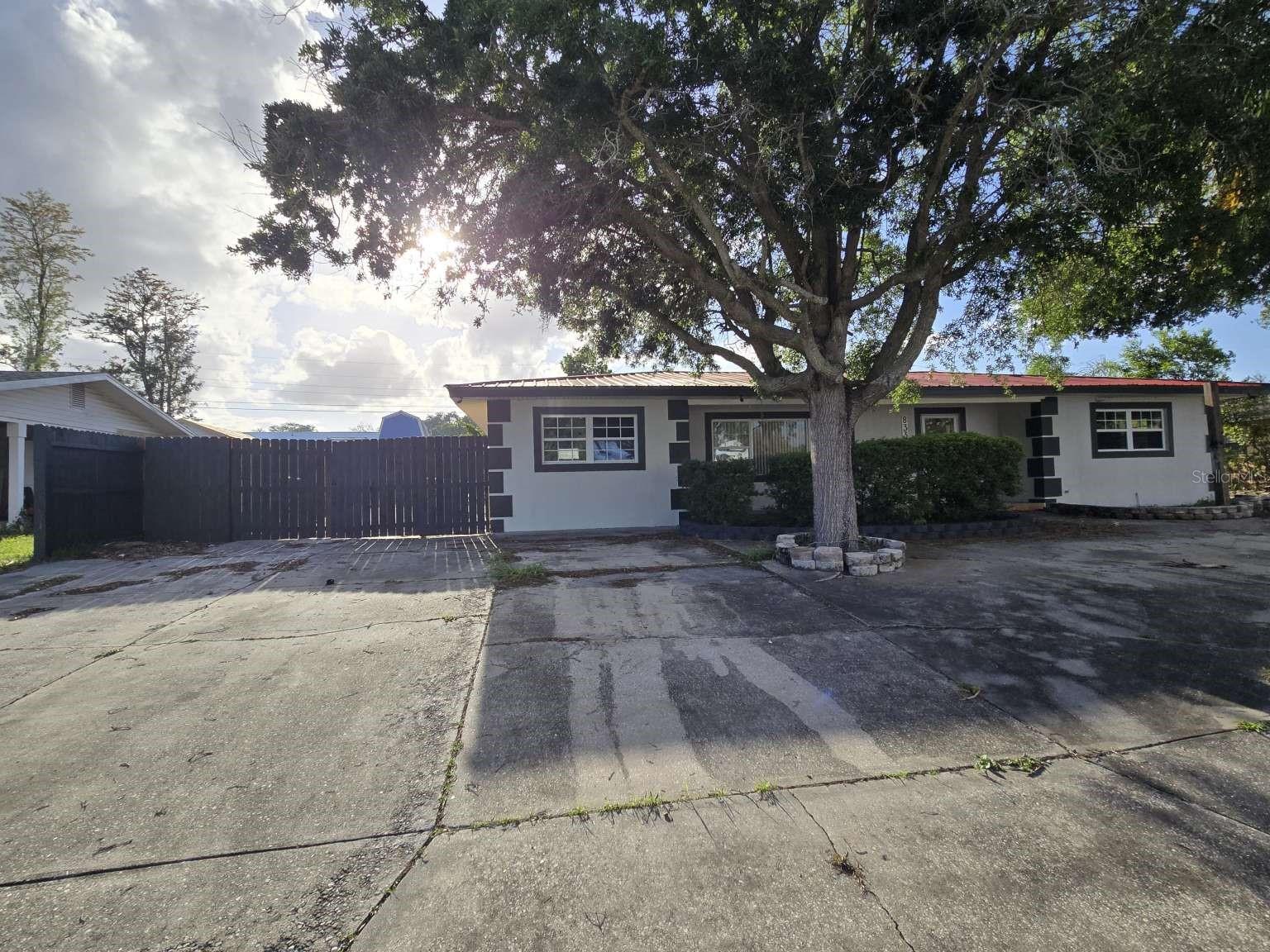 Image 2 of 14 For 833 Sherwood Drive