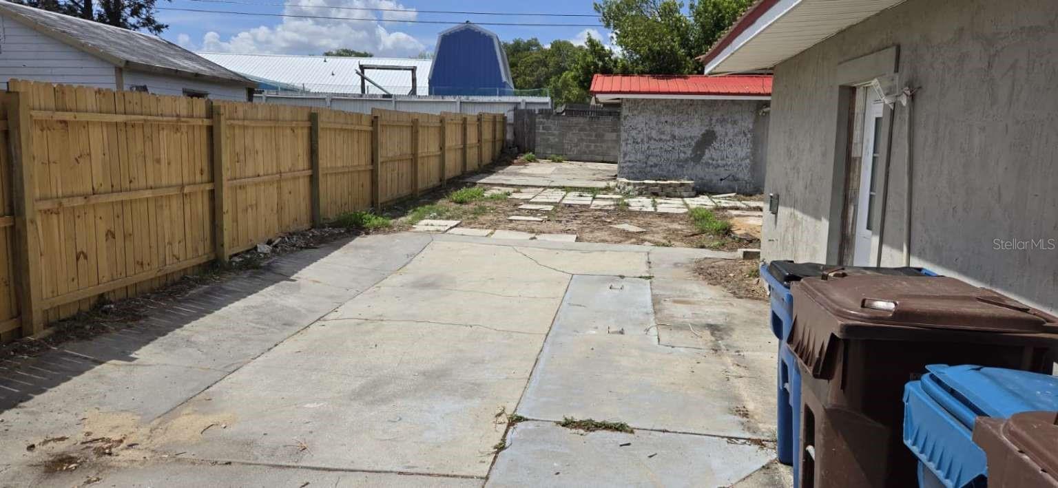 Image 6 of 14 For 833 Sherwood Drive