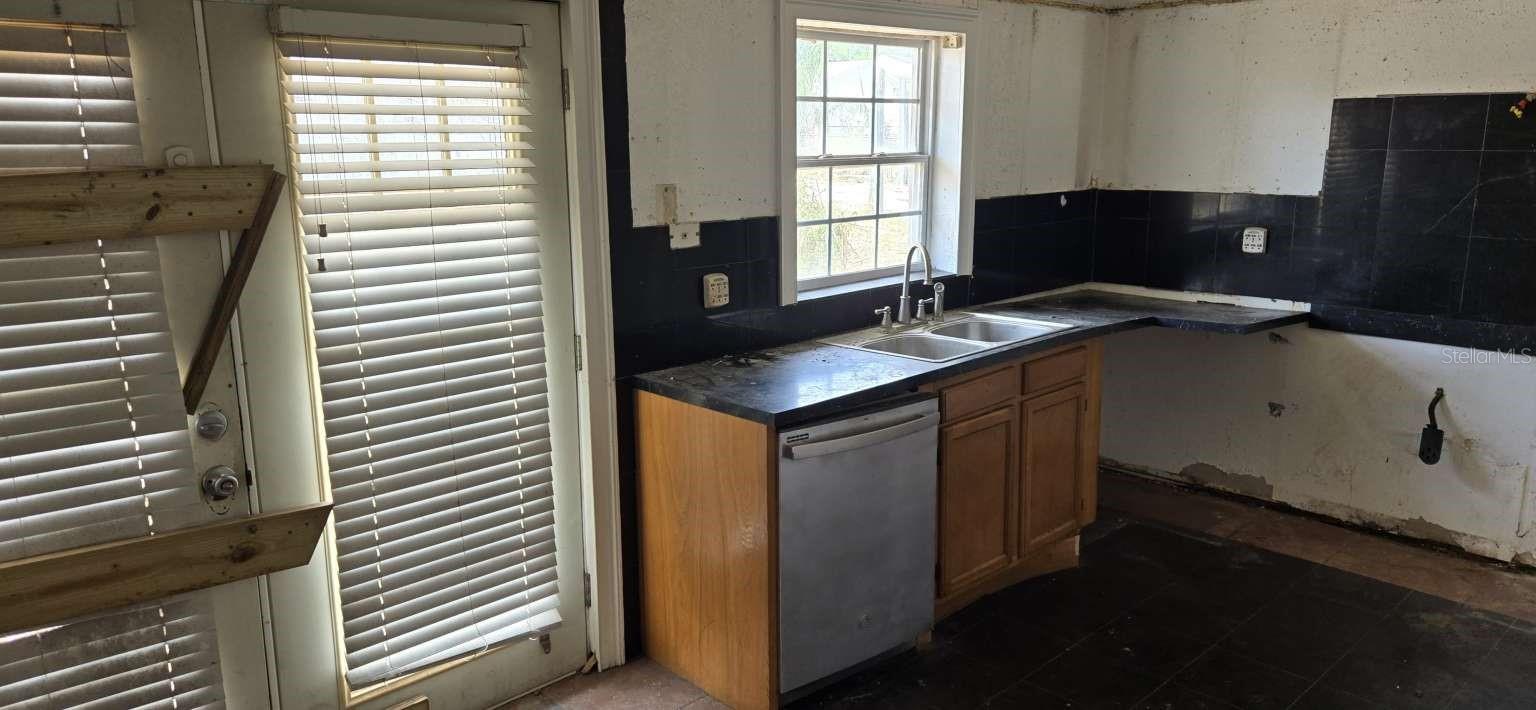 Image 8 of 14 For 833 Sherwood Drive