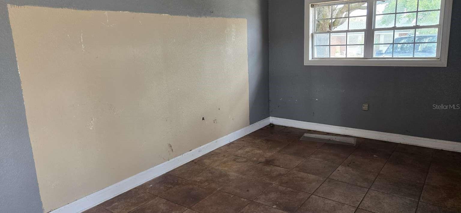 Image 9 of 14 For 833 Sherwood Drive