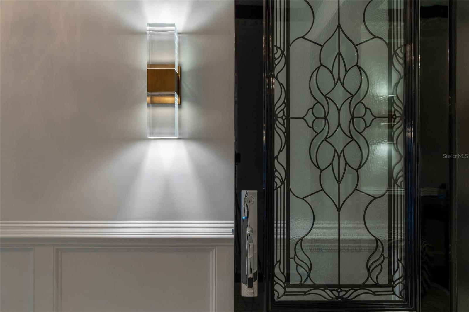 Image 11 of 87 For 450 Knights Run Avenue 2004